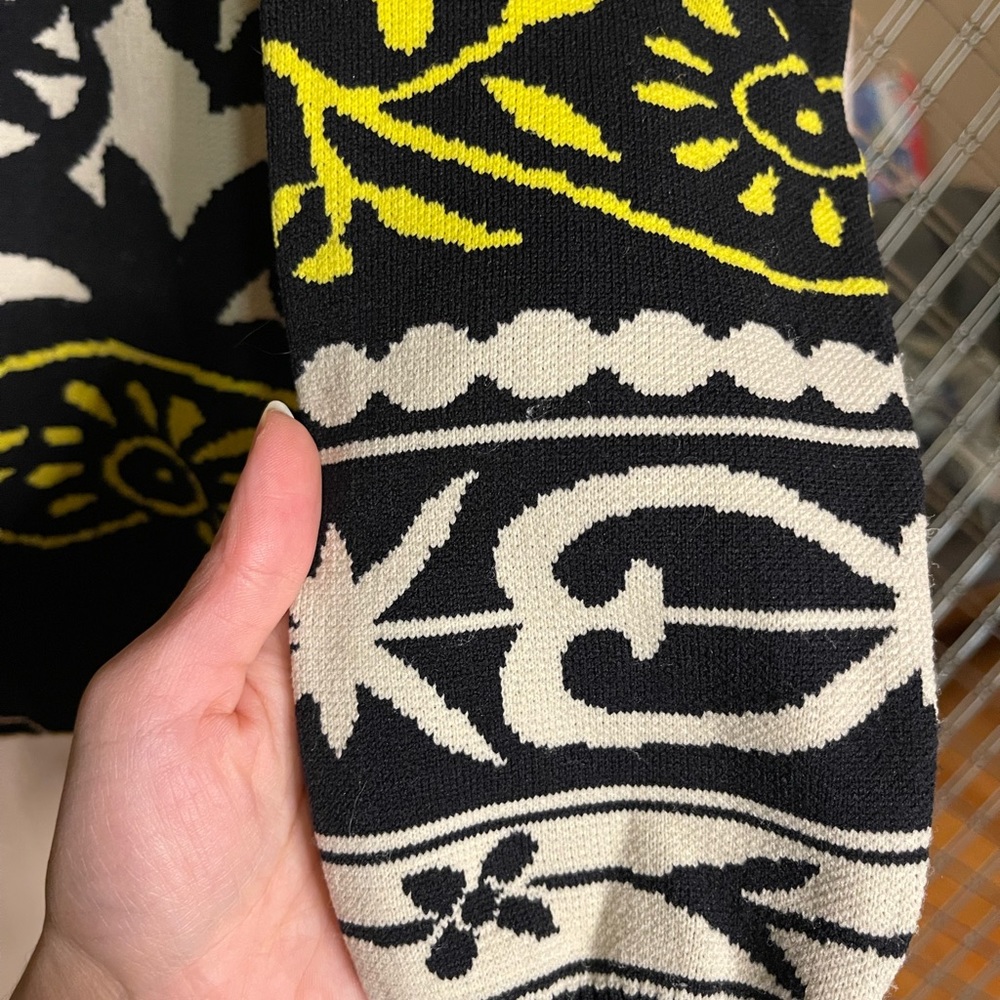 Patterned Hoodie - Picture 2 of 5